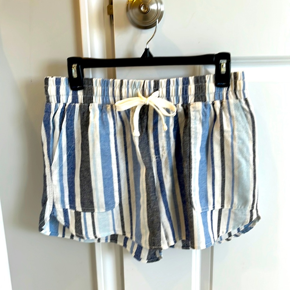 Linen shorts, Maurice’s, size S, blue/gray/white stripe